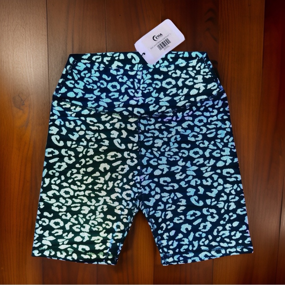 Zyia Black Leopard Reflective Hustle Shorts 7” - Picture 3 of 5